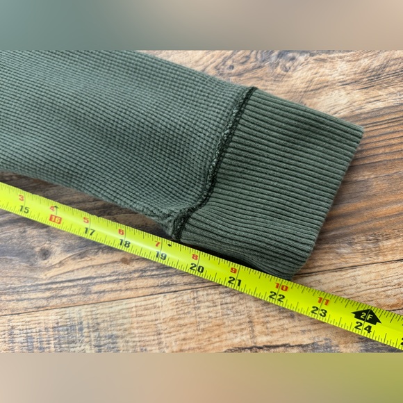 Hollister Men's Waffle Knit Long Sleeve Olive Green Casual Top, Size Medium - Picture 8 of 10
